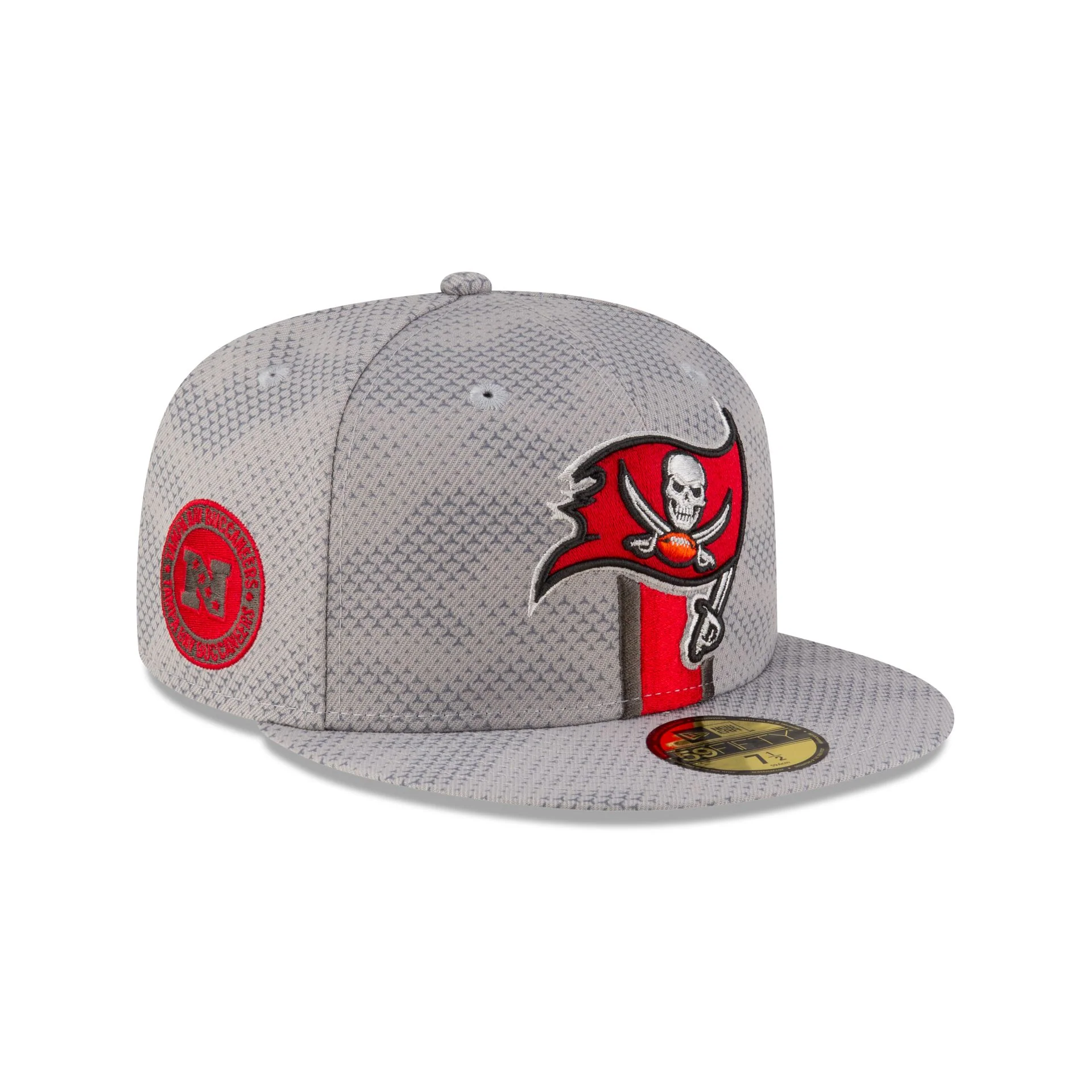 Tampa Bay Buccaneers 2024 Sideline Gray 59FIFTY Fitted Hat