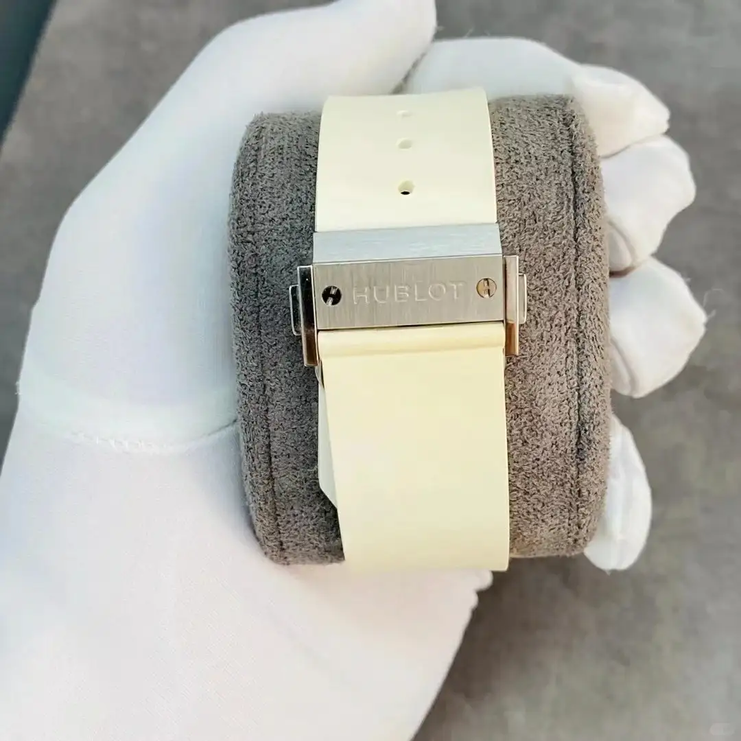 Hublot Classic Fusion Men Automatic Black Rubber Watch 525.HI.0170.RW.ORL21