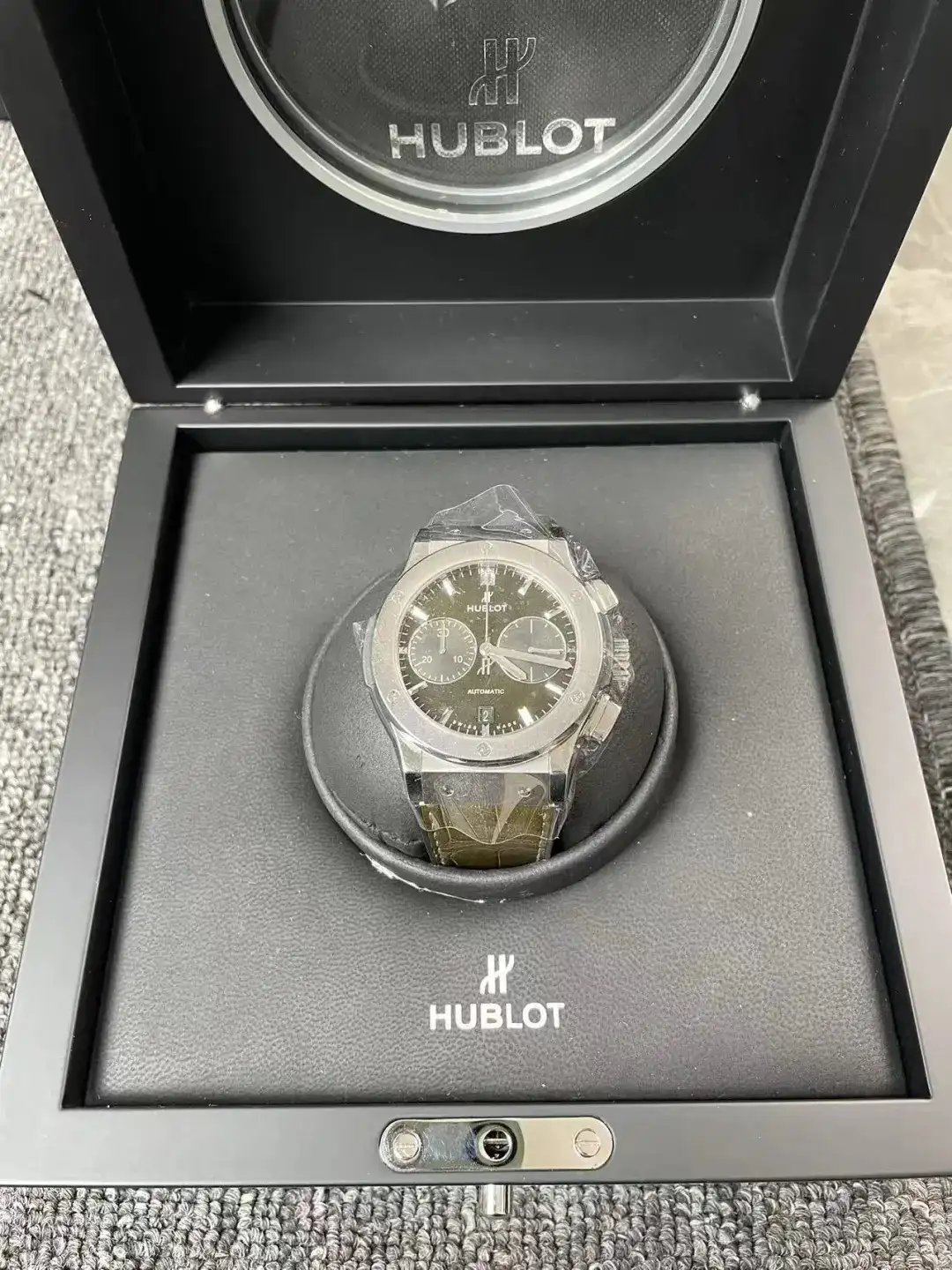 Hublot Classic Fusion Men Automatic Green Alligator Watch 541.NX.8970.LR
