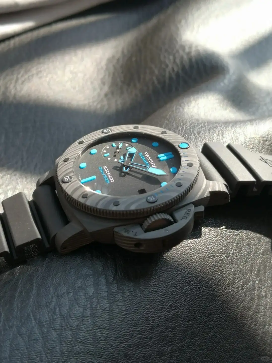 Panerai Submersible Men Automatic Black Rubber Watch PAM00960