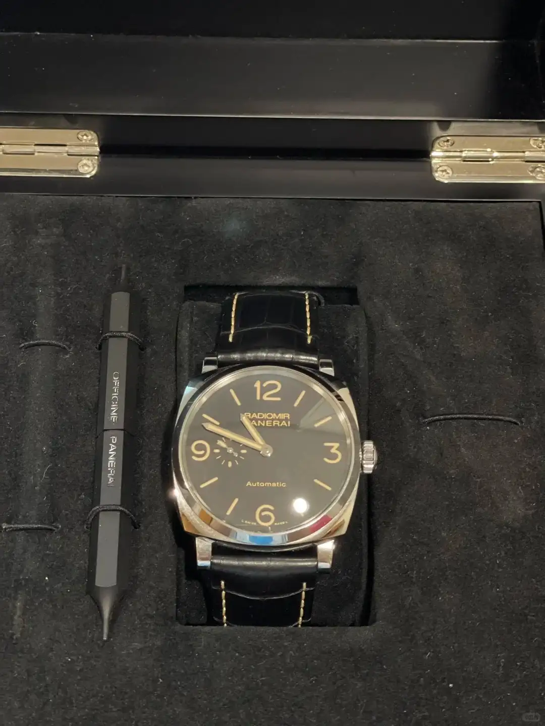 Panerai Radiomir Men Automatic Black Alligator Watch PAM00572