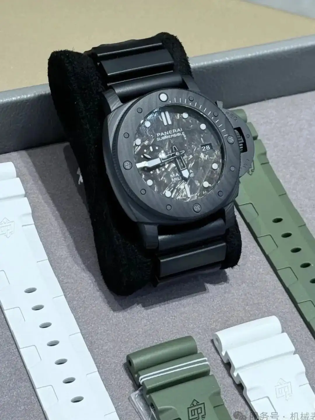 Panerai Submersible Men Automatic Black Rubber Watch PAM00979