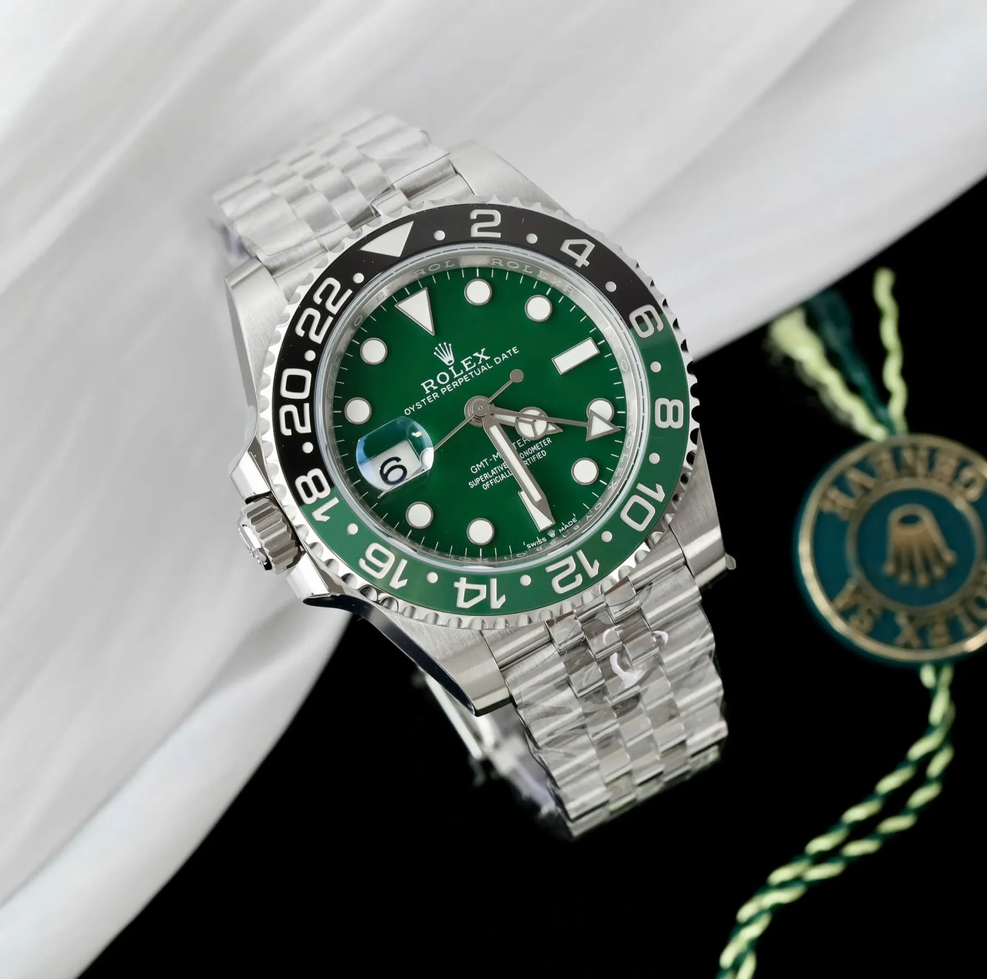 Superclone Rolex GMT-Master II 40 mm 126729VTNR Jubilee “Absinthe”