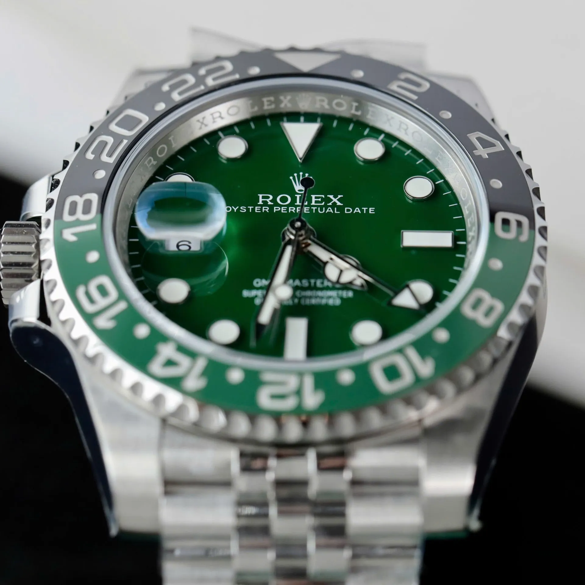 Superclone Rolex GMT-Master II 40 mm 126729VTNR Jubilee “Absinthe”
