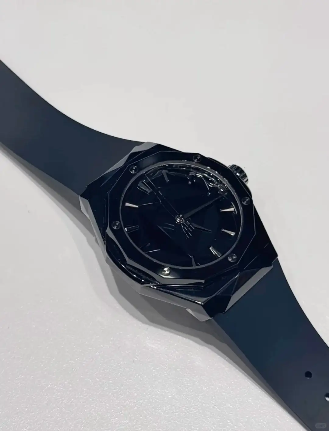 Hublot Classic Fusion Men Automatic Black Rubber Watch 550.CS.1800.RX.ORL21