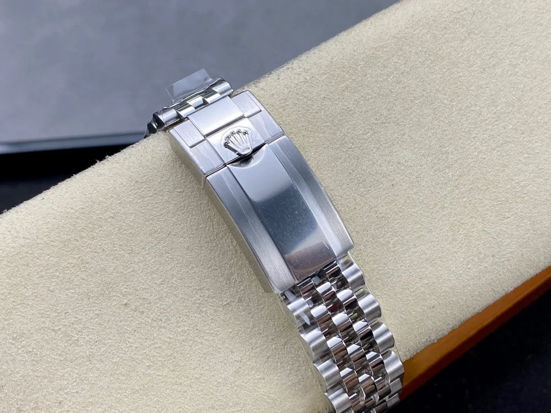 Superclone Rolex GMT-Master II 126710GRNR  Bruce Wayne  Jubilee 2024