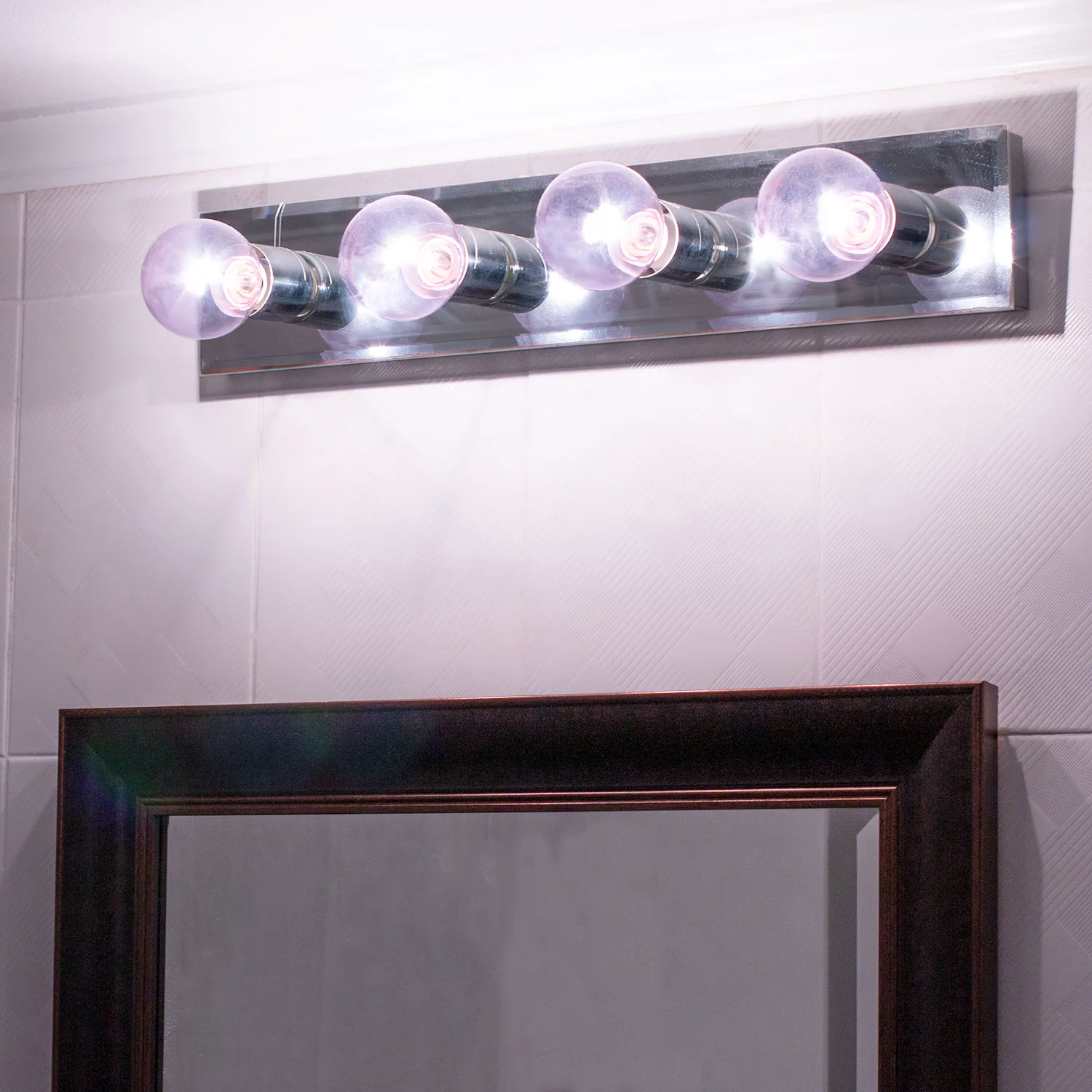 G25 Clear - 40W Chromalux® Full Spectrum Globe Vanity Bulb (Medium/E26 Base)