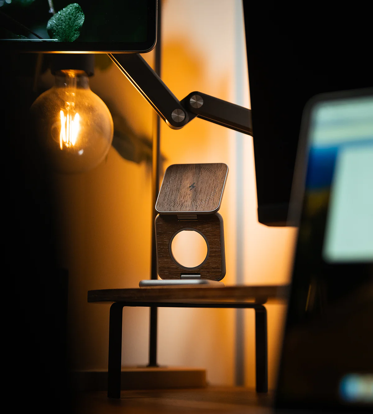 KUXIU X40 Pro 3-in-1 MagSafe Foldable Charging Stand - Wood Grain Edition