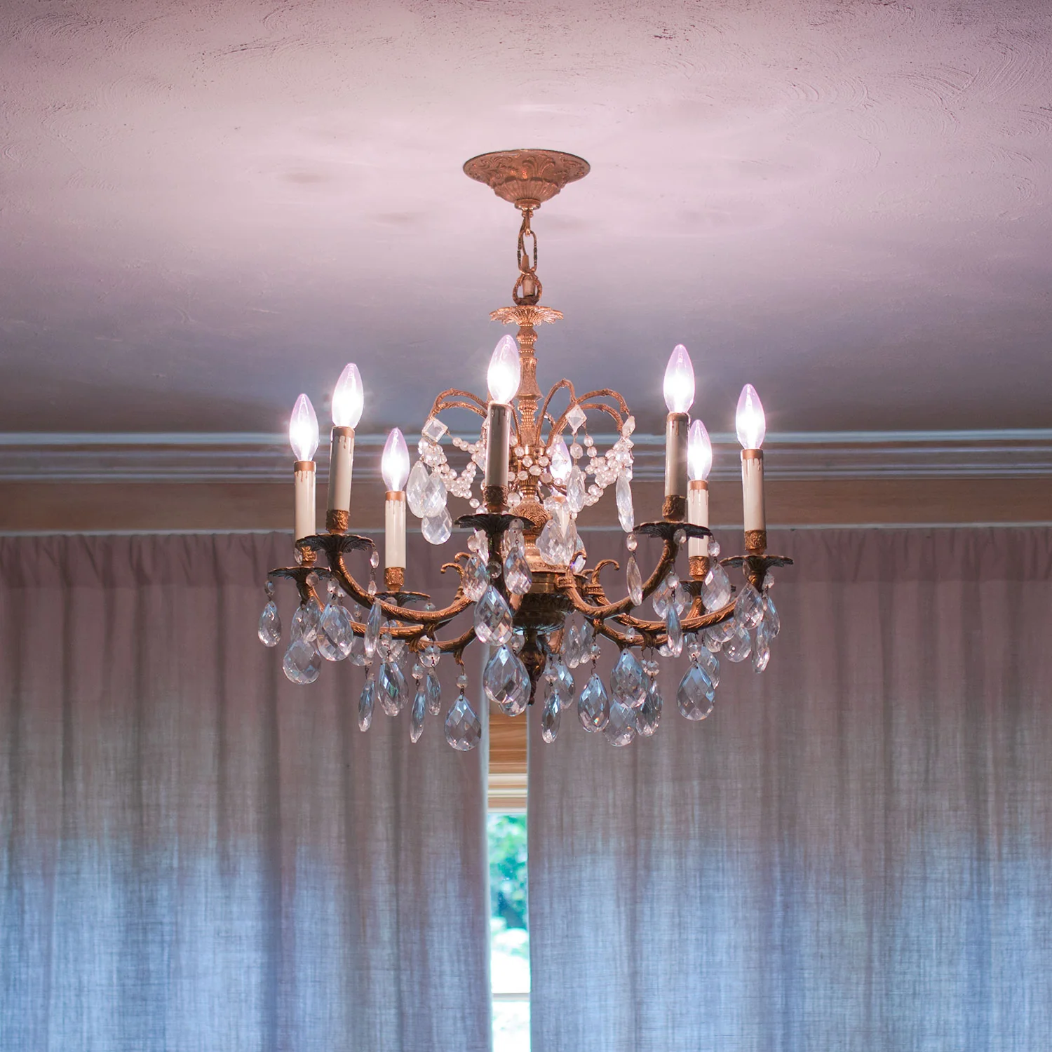B10 Clear – Candelabra Base Chromalux® Full Spectrum Chandelier Bulb (E12 candelabra base)