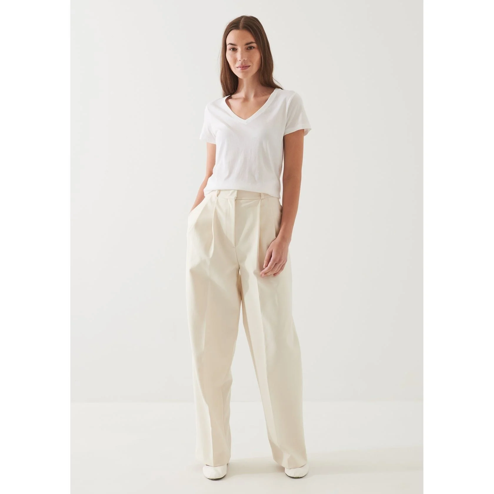 Lightweight Pima Cotton V-Neck White