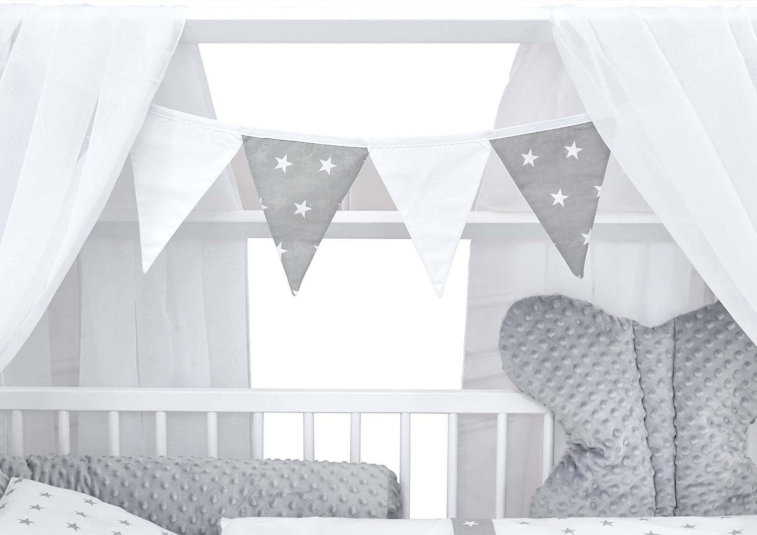 Baby Delux Babybett Komplett Set Hausbett 60x120 cm weiß Schublade Rausfallschutz Kinderbett Matratze Bettwäsche Deko Set (Prince Stars)