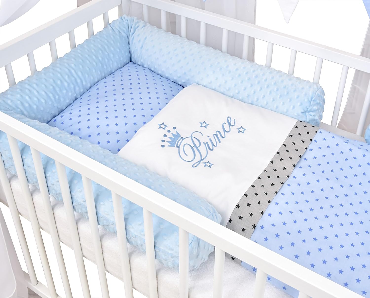 Baby Delux Babybett Komplett Set Hausbett 60x120 cm weiß Schublade Rausfallschutz Kinderbett Matratze Bettwäsche Deko Set (Prince Stars)