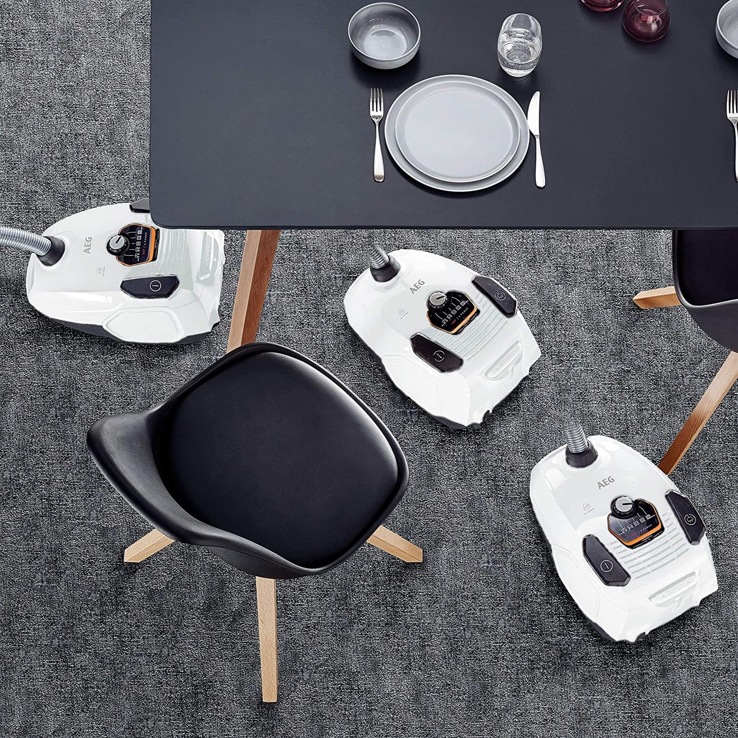 AEG VX7-2-IW-S Staubsauger / 360° drehbare Softrder / nur 69 db(A) / inkl. Zusatzdüsen / Ergo-Handgriff / waschbarer Filter / 650 Watt / 12 m Aktionsradius / neue technische Version / wei