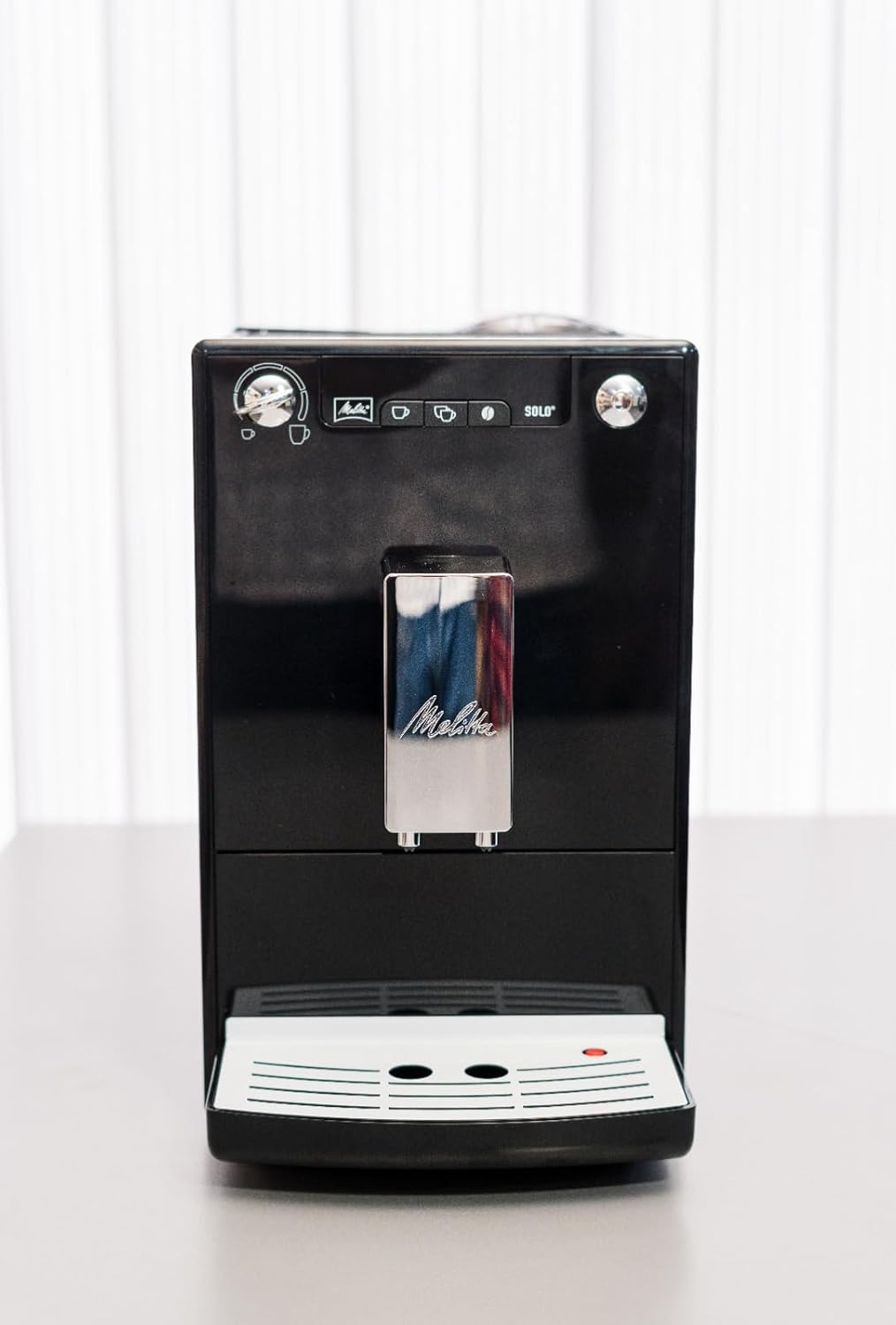 Melitta Solo - Kaffeevollautomat mit höhenverstellbarem Auslauf, kleine Kaffeemaschine mit abnehmbarem Wassertank, für z. B. Espresso oder Café Crème, silber