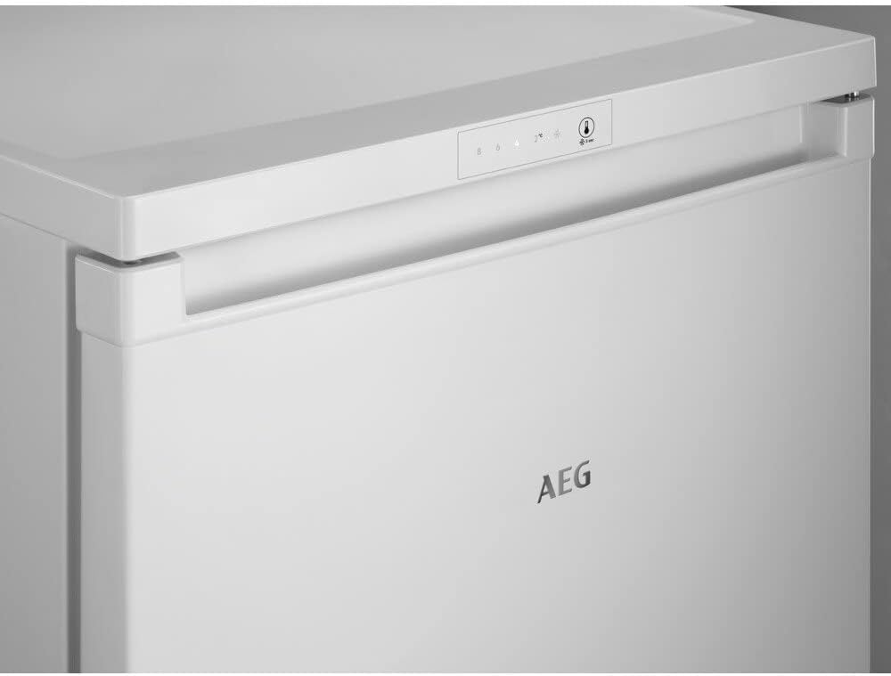 AEG RTS811DXAW Freistehender Tisch-Kühlschrank / 845 mm / 4-Sterne-Gefrierfach / 120 L / D