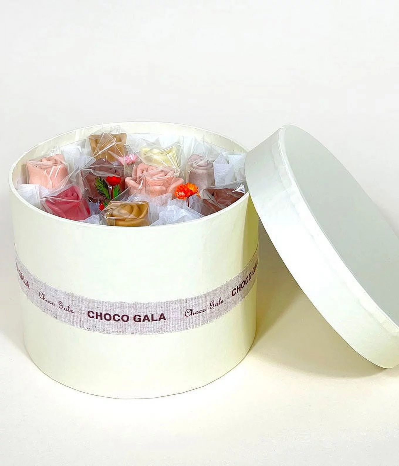 From You Flowers - Chocolate Rose Garden - Ivory