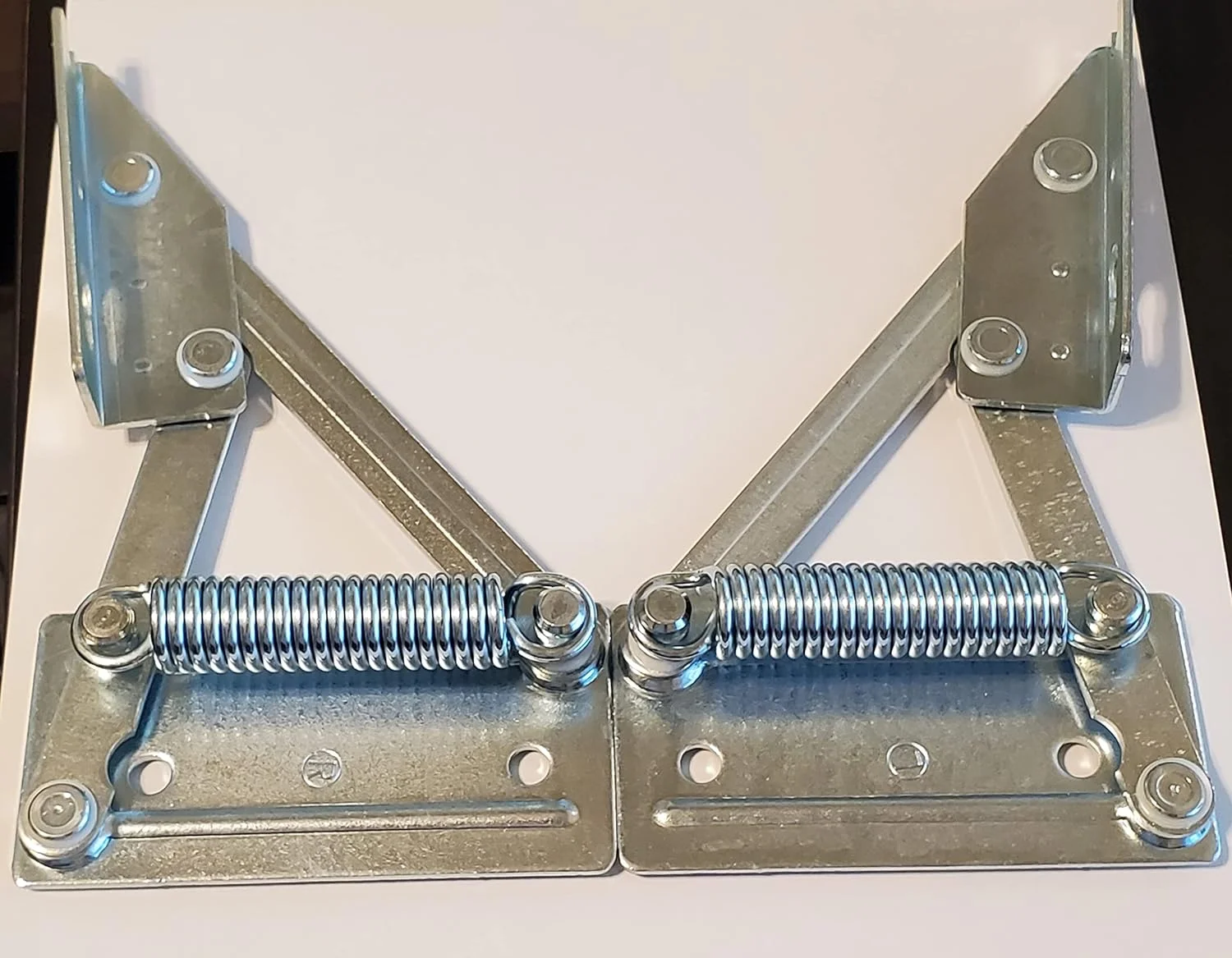 Varianta XA64301516 With Spring For Seat Tops Weighing 8 - 12 Kg (17.6 – 26.4 Lbs) - Pair (Left And Right)