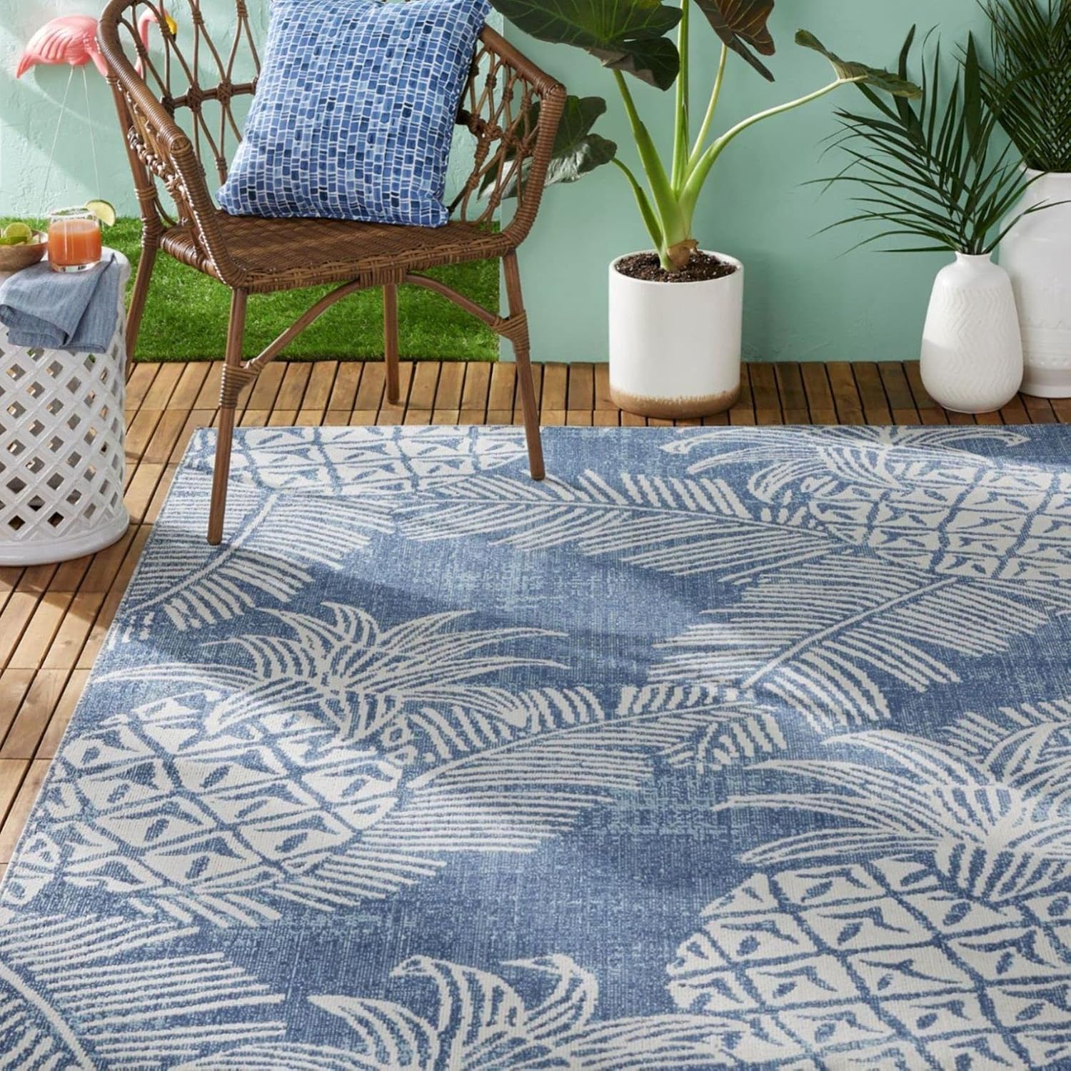 Tommy Bahama Malibu Pineapple Coastal Indoor/Outdoor Area Rug, Navy/Ivory, 7'10