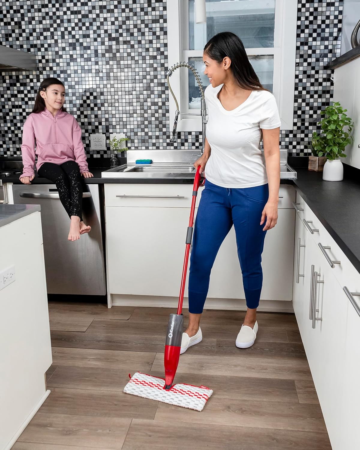 O-Cedar ProMist MAX Microfiber Spray Mop with 4 Extra Refills, Red