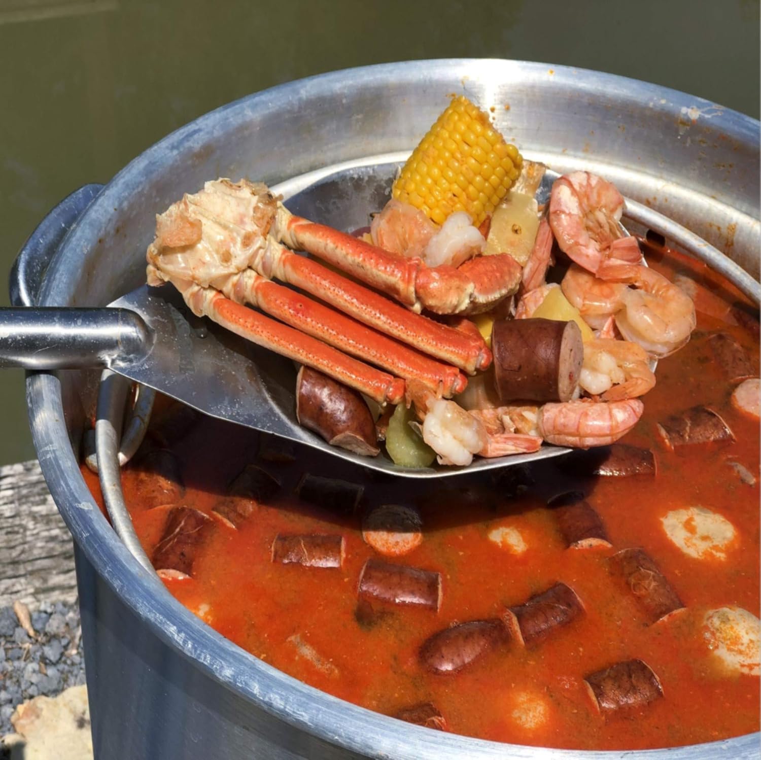 Bayou Classic 1200 120-qt Aluminum Bayou Boiler Features Heavy Duty Riveted Handles Reinforced Aluminum Boiling Basket w/Helper Handle Perfect For Seafood Boils Crawfish Boils and Peanut Boils