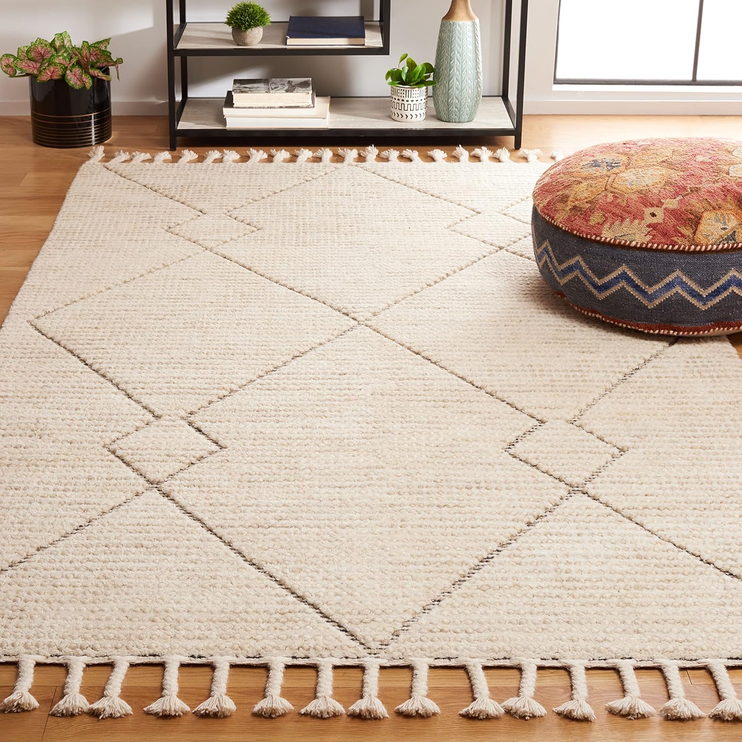 SAFAVIEH Casablanca Collection Accent Rug - 3' x 5', Beige, Handmade Moroccan Boho Trellis Tassel Wool, Ideal for High Traffic Areas in Entryway, Living Room, Bedroom (CSB466B)
