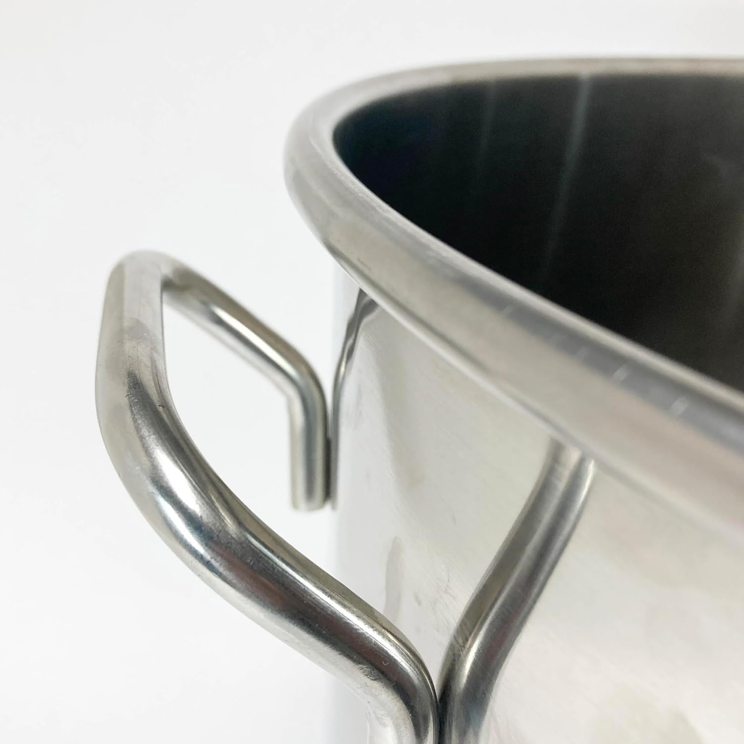 Bayou Classic 1144 44-qt Stainless Stockpot w/Basket Features Domed Vented Lid Heavy Welded Handles Perforated Stainless Basket Perfect For Low Country Boils Steaming Gumbo and Stews