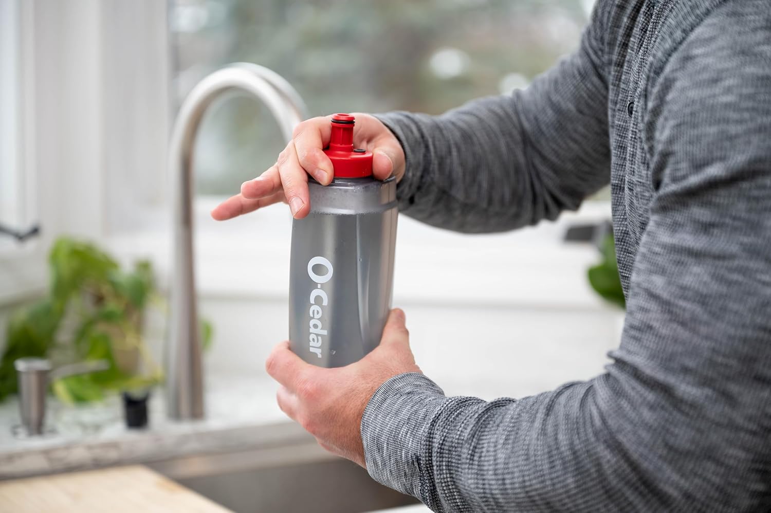 O-Cedar ProMist MAX Microfiber Spray Mop with 4 Extra Refills, Red