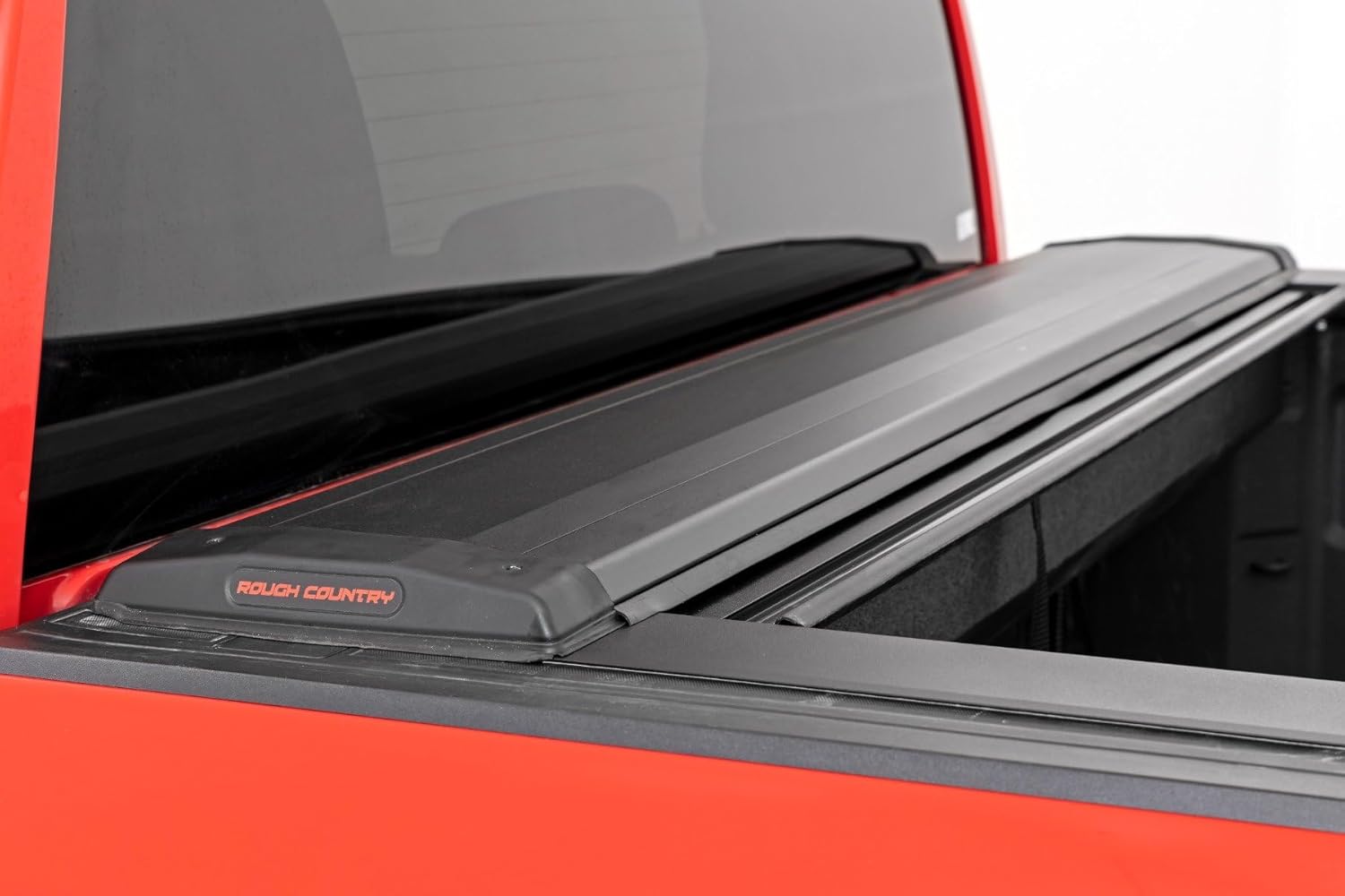 Rough Country Retractable Truck Bed Cover, Truck Tonneau Covers for Chevy Silverado 1500 / GMC Sierra 1500 (2019-2024) - 5'10 (69.9