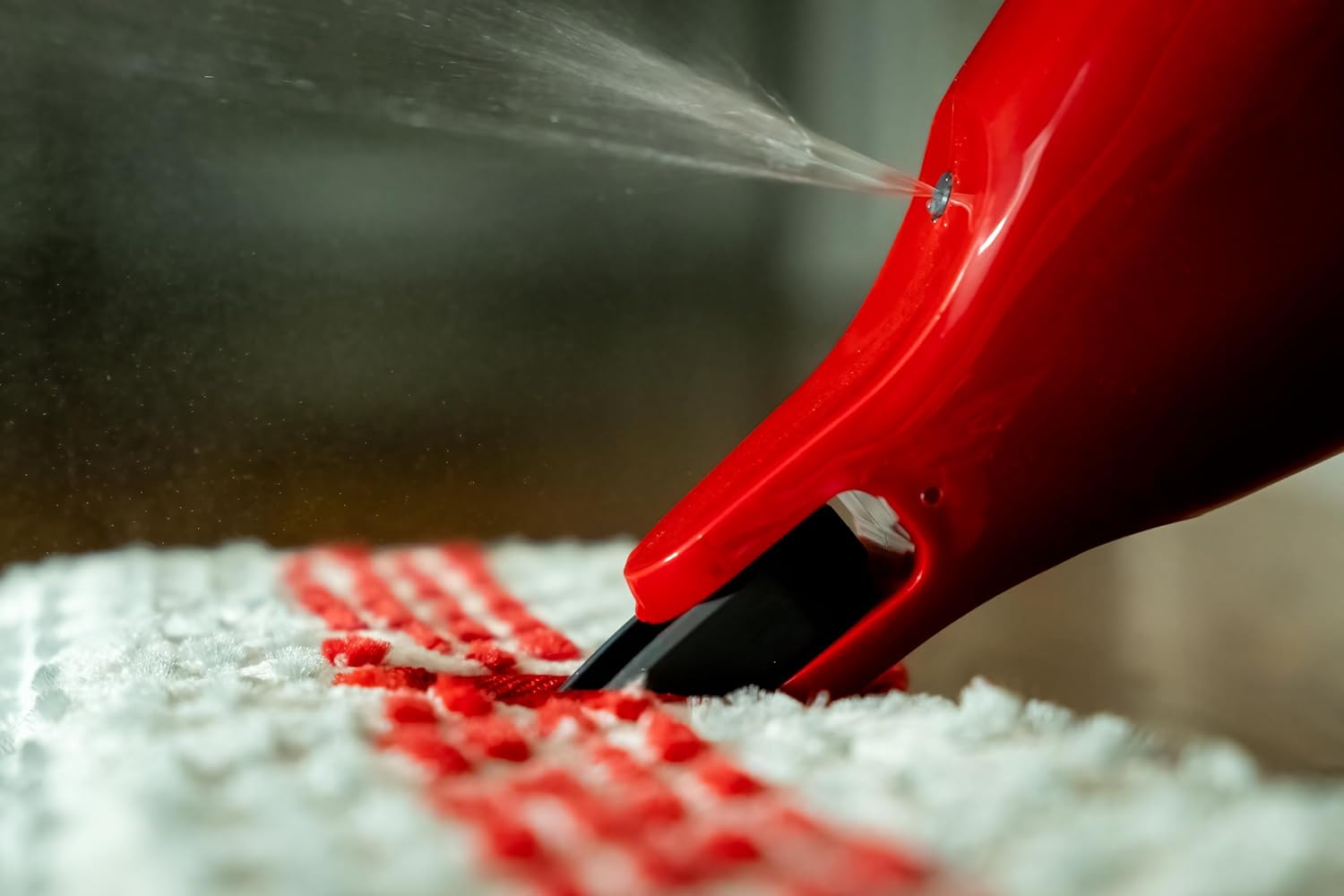 O-Cedar ProMist MAX Microfiber Spray Mop with 4 Extra Refills, Red