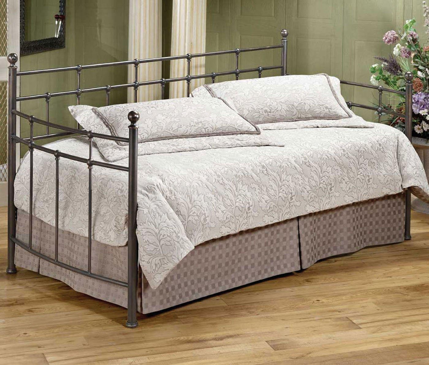 Hillsdale Providence Daybed in Antique Bronze