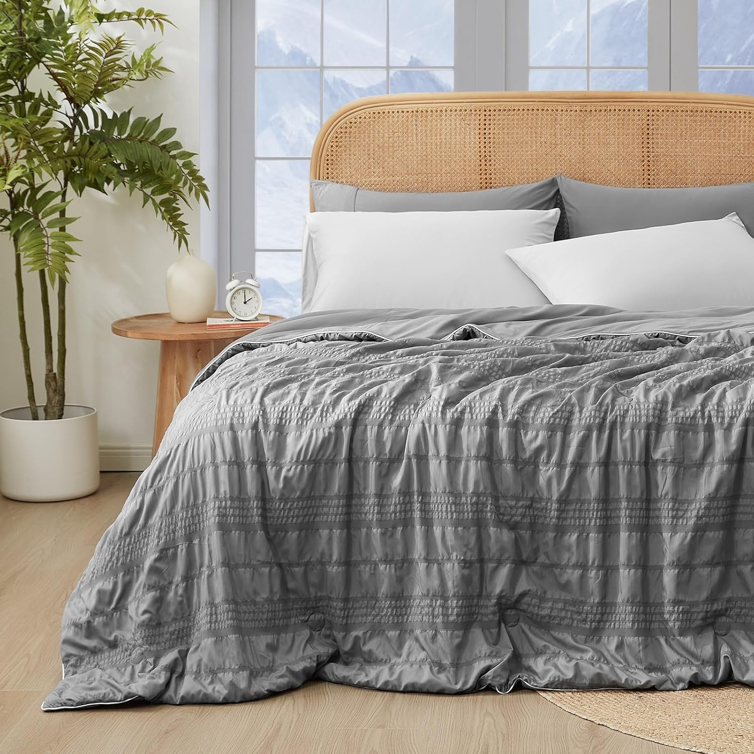 Cozy Bliss Seersucker Cooling Comforter King Size, Q-Max 0.4 Reversible Lightweight Cooling Blanket, Breathable Silk Smooth Summer Bedding Quilt for Hot Sleepers Night Sweats Dark Grey