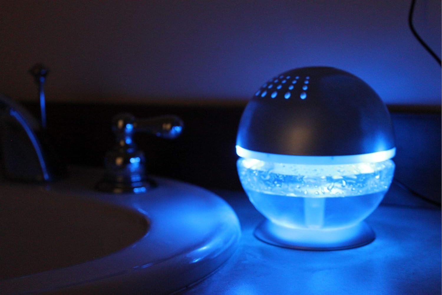 Little Squirt Glowing Water, Air Revitalizer, Air Freshener, Room Aromatizer, Aroma and Essential Oil Diffuser with 3 Bottles of Lavender Oil