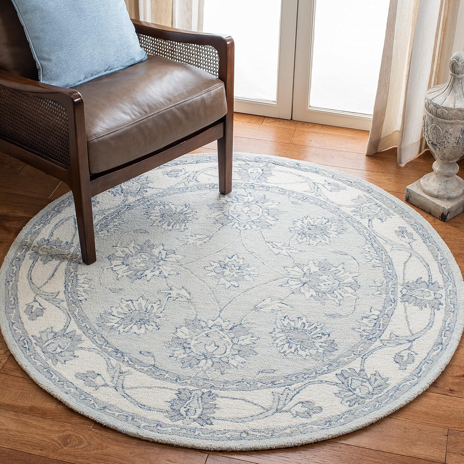 SAFAVIEH Micro-Loop Collection 5' Round Light Blue/Ivory MLP536L Handmade Premium Wool Area Rug