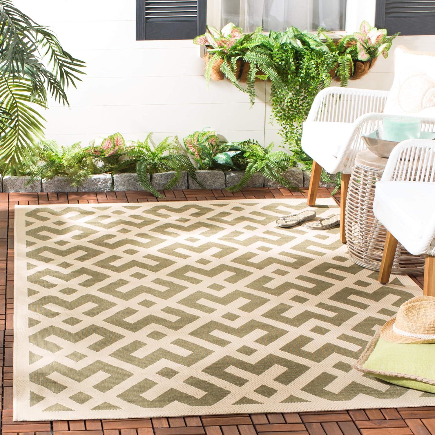 SAFAVIEH Courtyard Collection 4' Square Green / Bone CY6915 Indoor/ Outdoor Waterproof Easy--Cleaning Patio Backyard Mudroom Accent--Rug