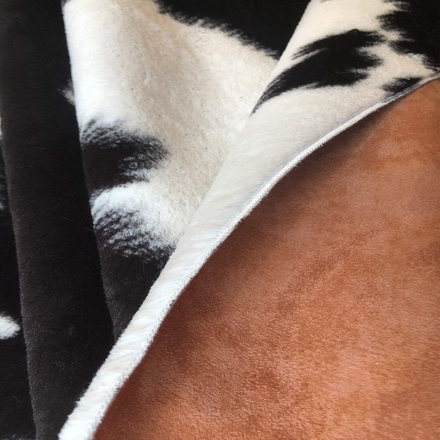 Faux Fur Black and White Cowhide Rug,4.6 x 6.6 Feet Cow Skin Area Rug Large Size. (4.6x6.6, Black and White)