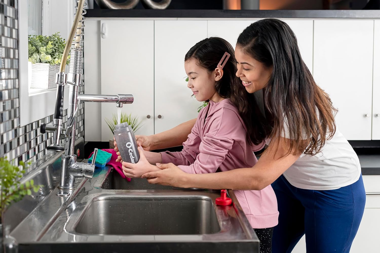 O-Cedar ProMist MAX Microfiber Spray Mop with 4 Extra Refills, Red