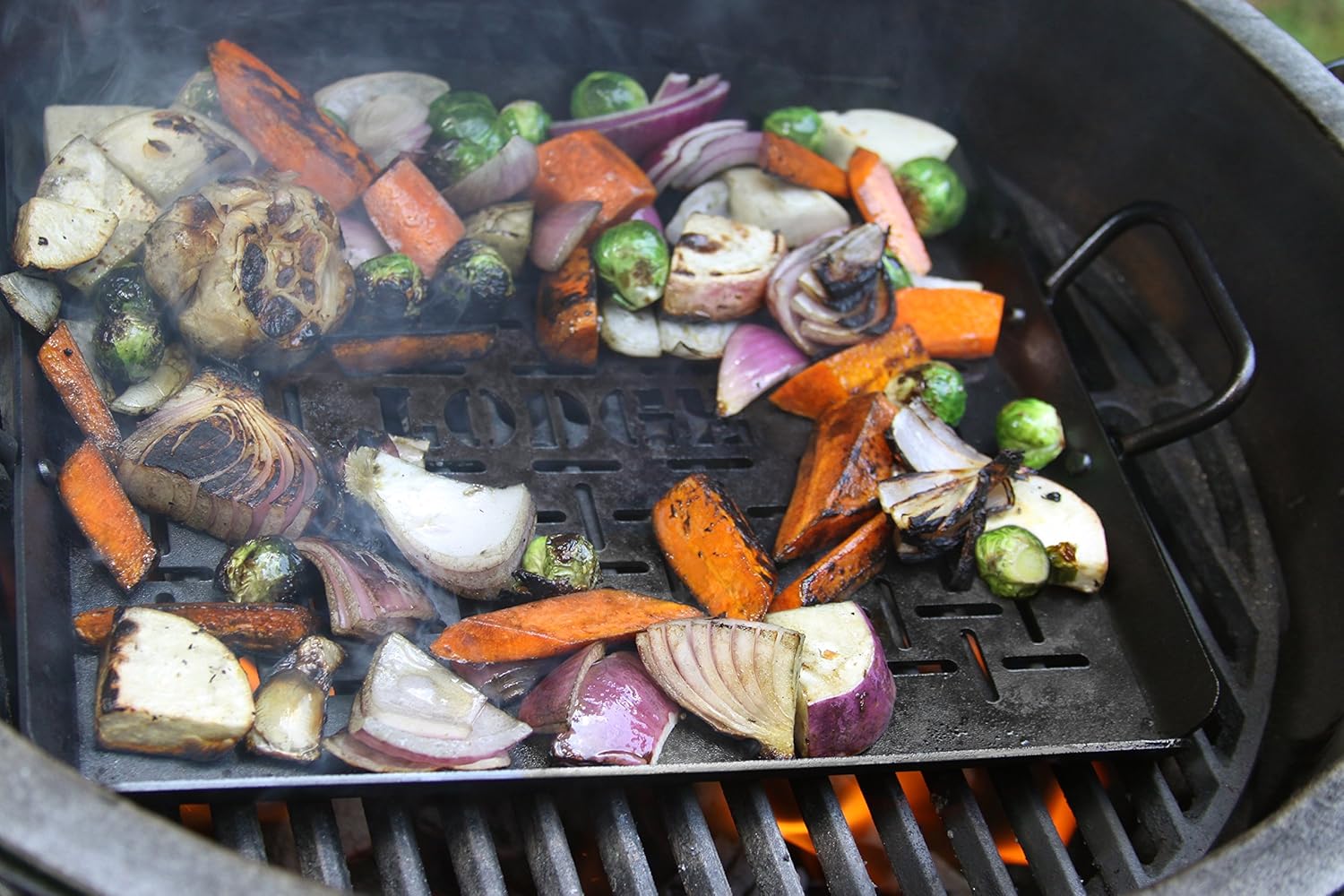 Lodge CRSGP12 Carbon Steel Grilling Pan, Pre-Seasoned, 12-inch