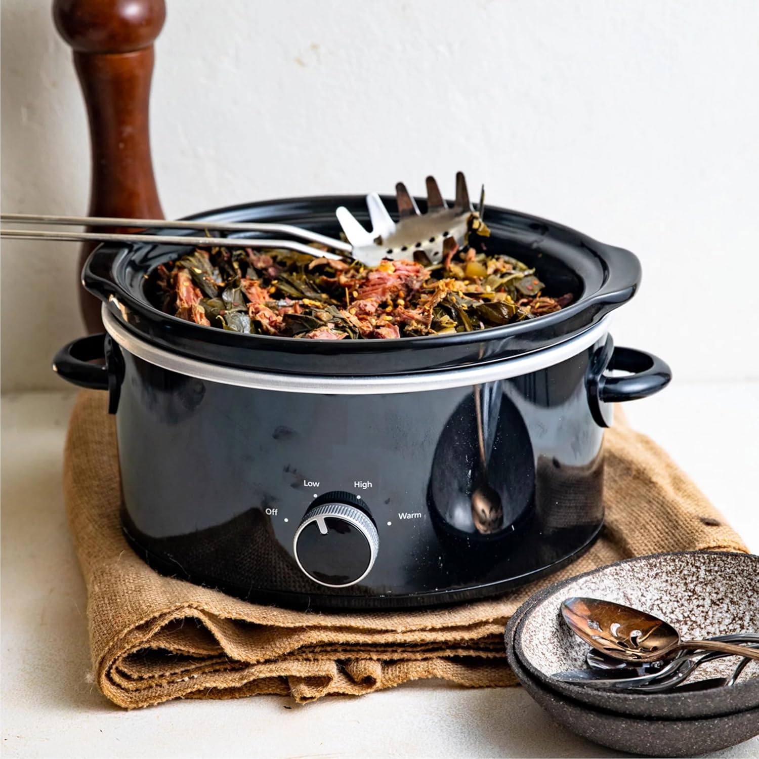 Crock-Pot 4-Quart Classic Slow Cooker, Easy Grip Handles, Black