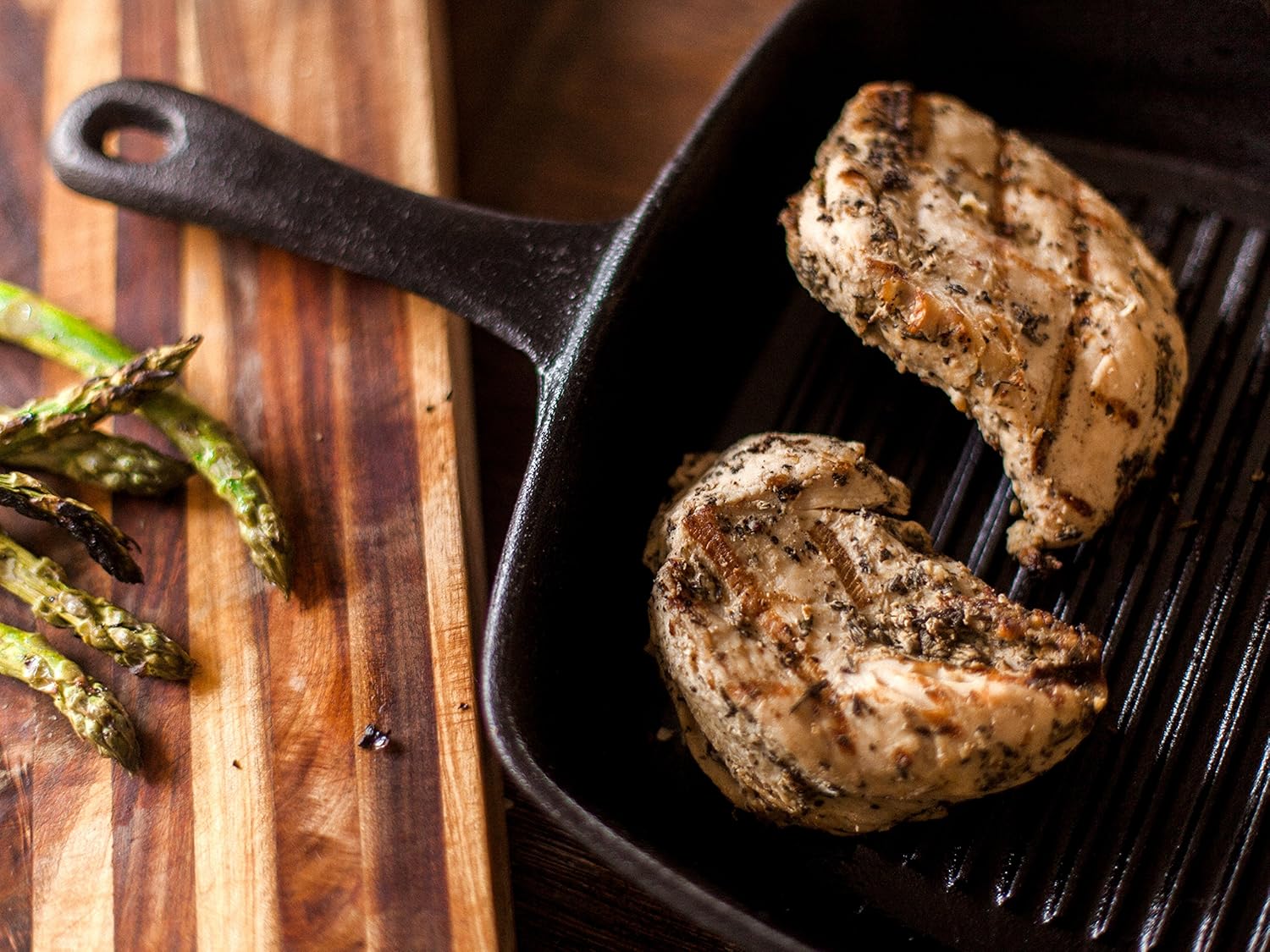 Pre Seasoned Cast Iron Square Grill Pan, 10.5 Inch - Great for Stovetop, Oven, Grill, or Campfire – Professional Cookware for Flavor Enhancing, Easy to Clean, & Long Lasting Durability