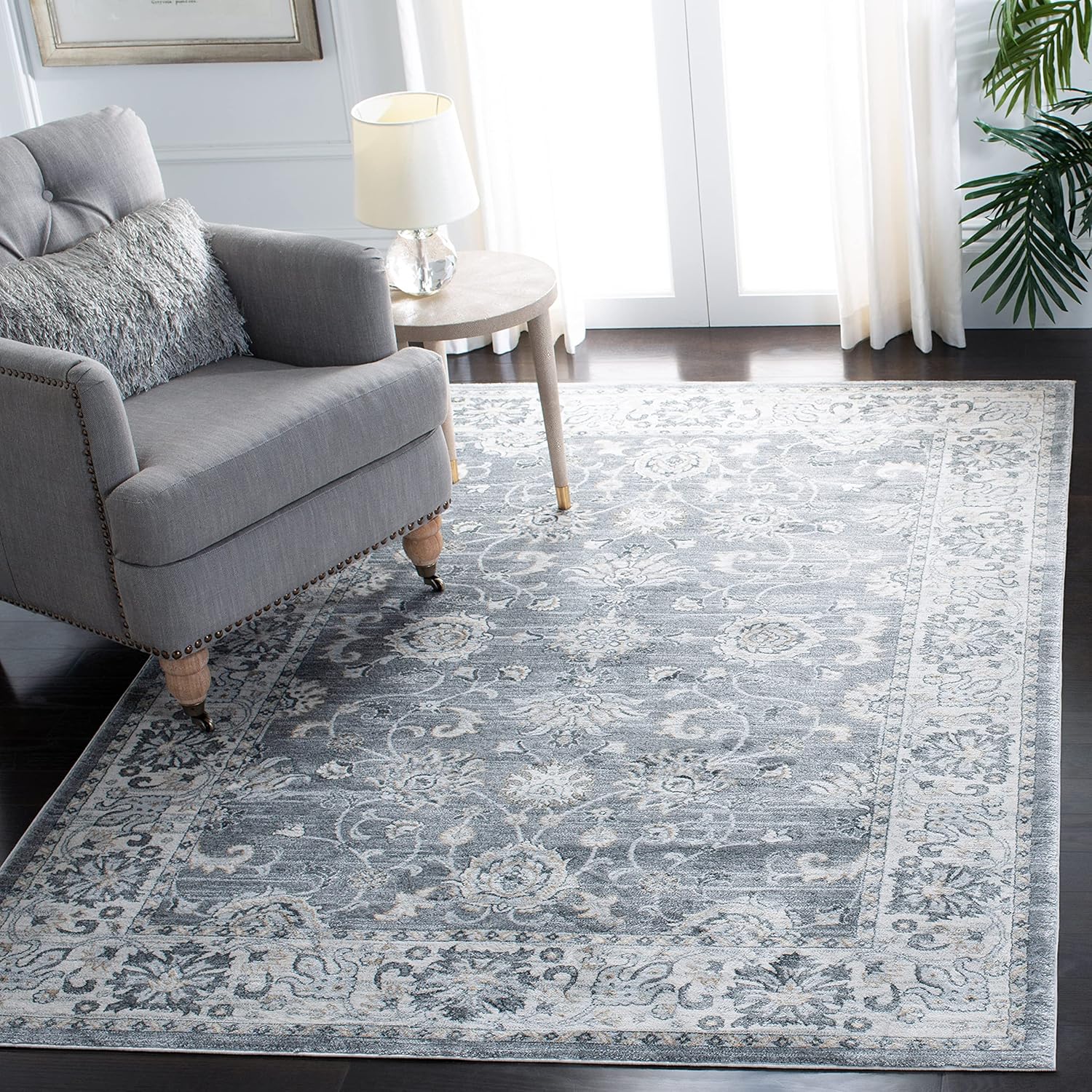 SAFAVIEH Isabella Collection Area Rug - 6'7