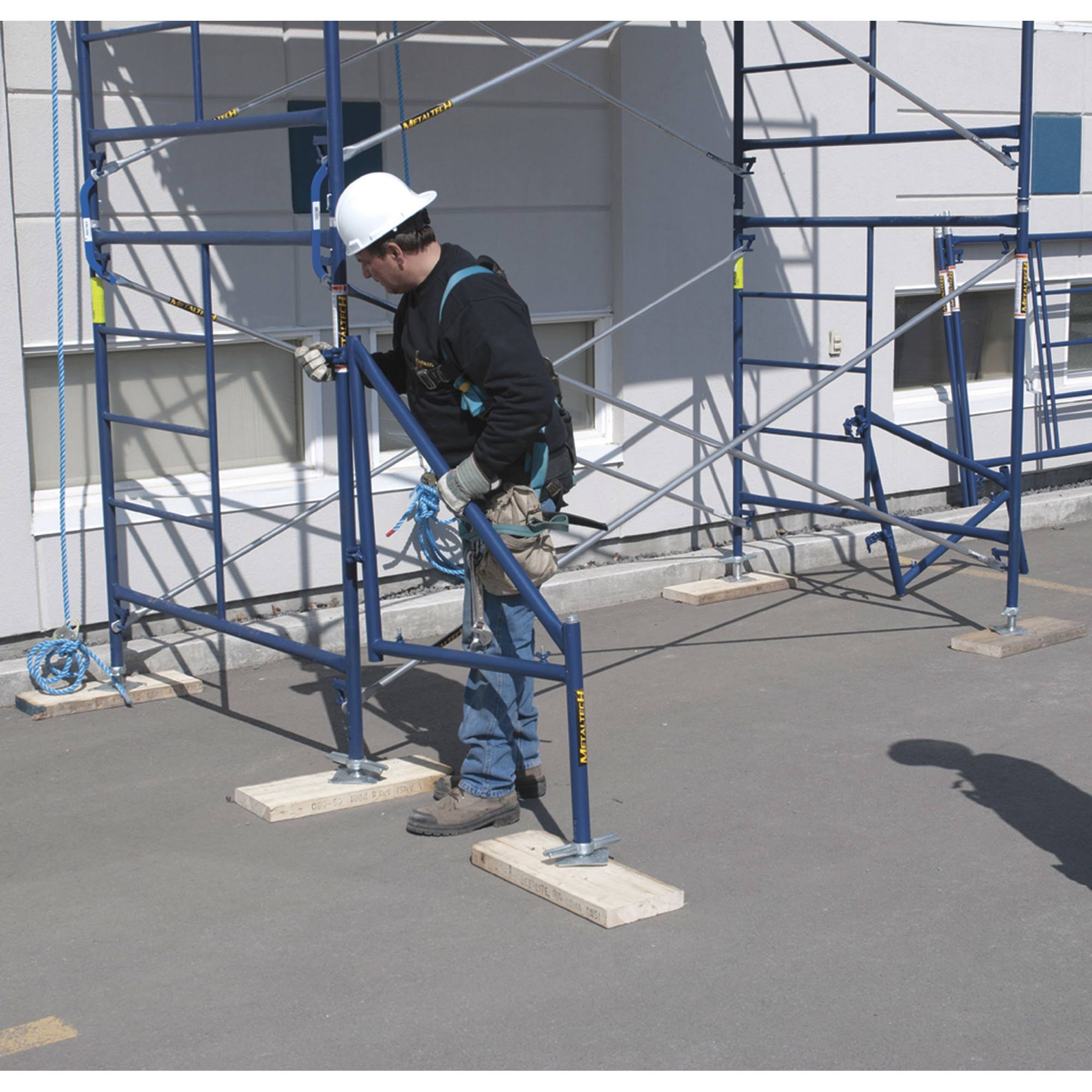 Metaltech M-MO32 32 in. Scaffold Outrigger