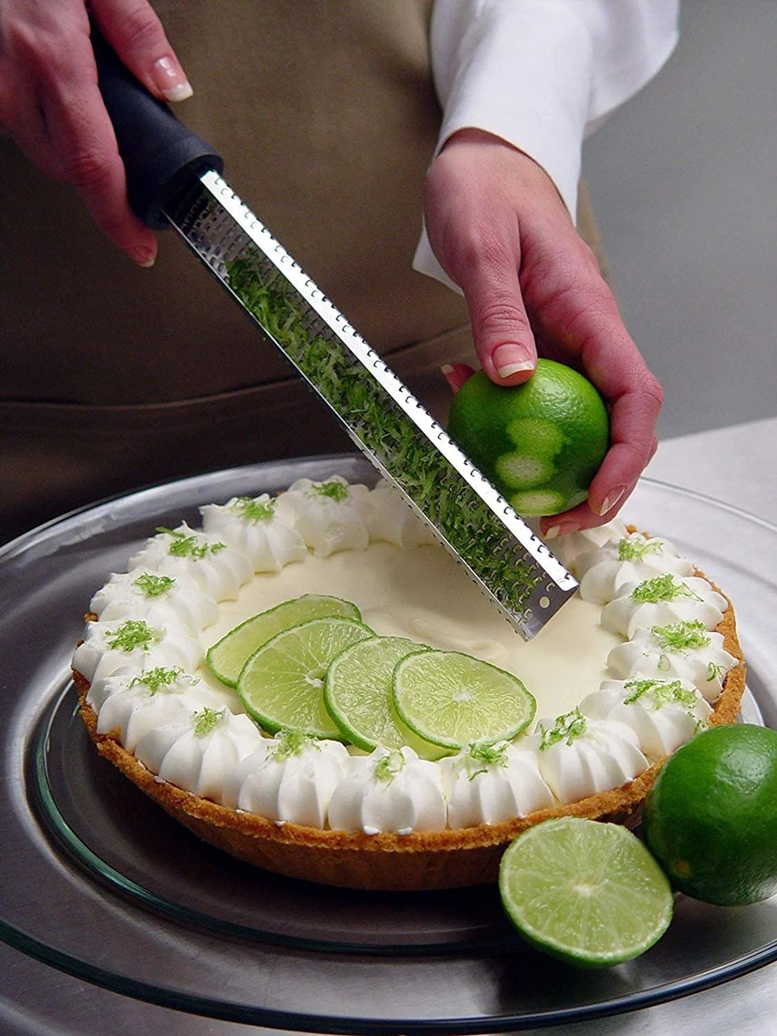 Microplane Classic Zester Grater, Stainless Steel,  Citrus Zester and Cheese Grater - Premium Non-Slip Grip Handle,  Black