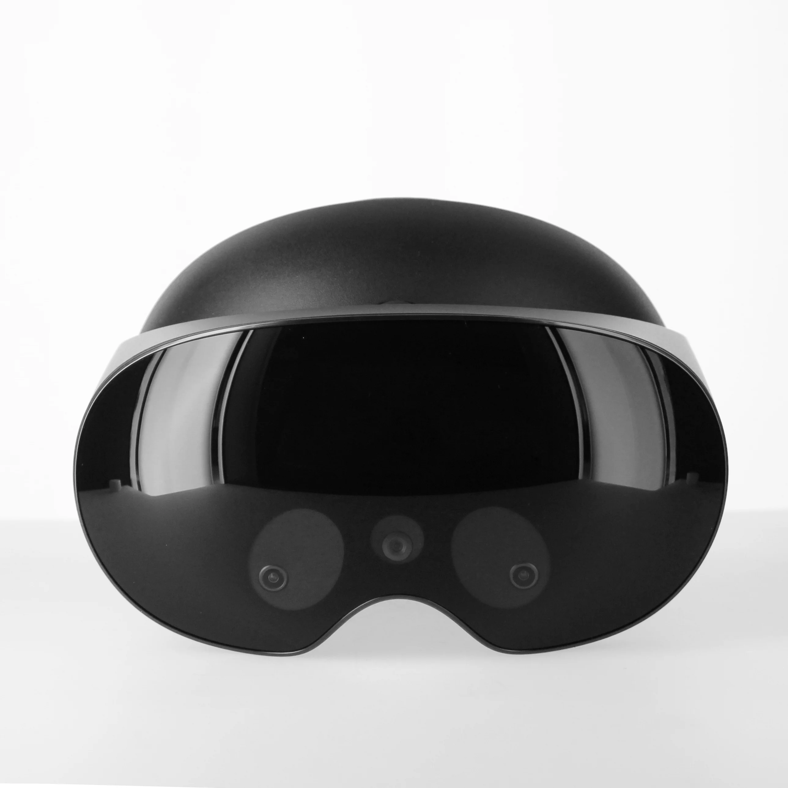 Meta Quest Pro — Premium MR/VR Headset — Featuring Ergonomic Design and Advanced Features