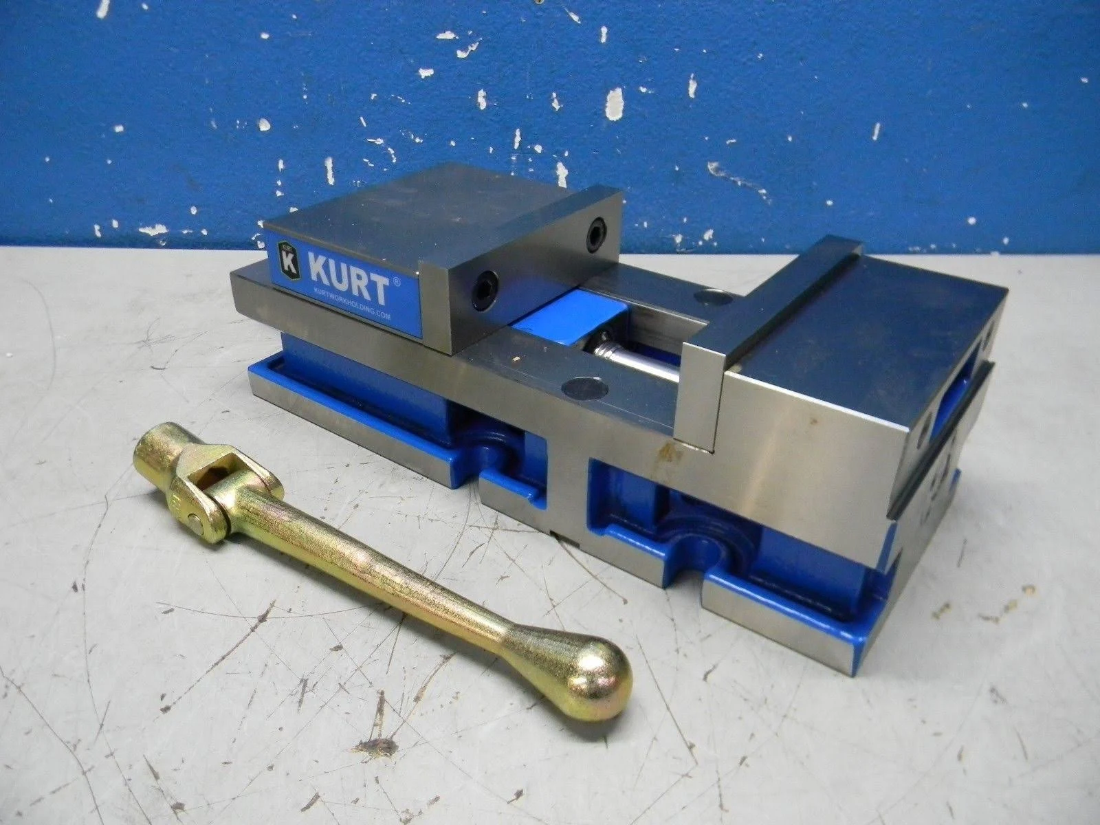 Kurt 6x22 VersatileLock Vise 3600V