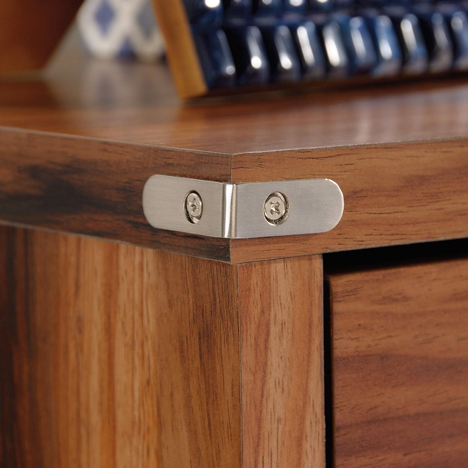 Sauder Vista Key 5-Drawer Dresser, L: 31.5 x W: 15.67 x H: 46.69, Blaze Acacia