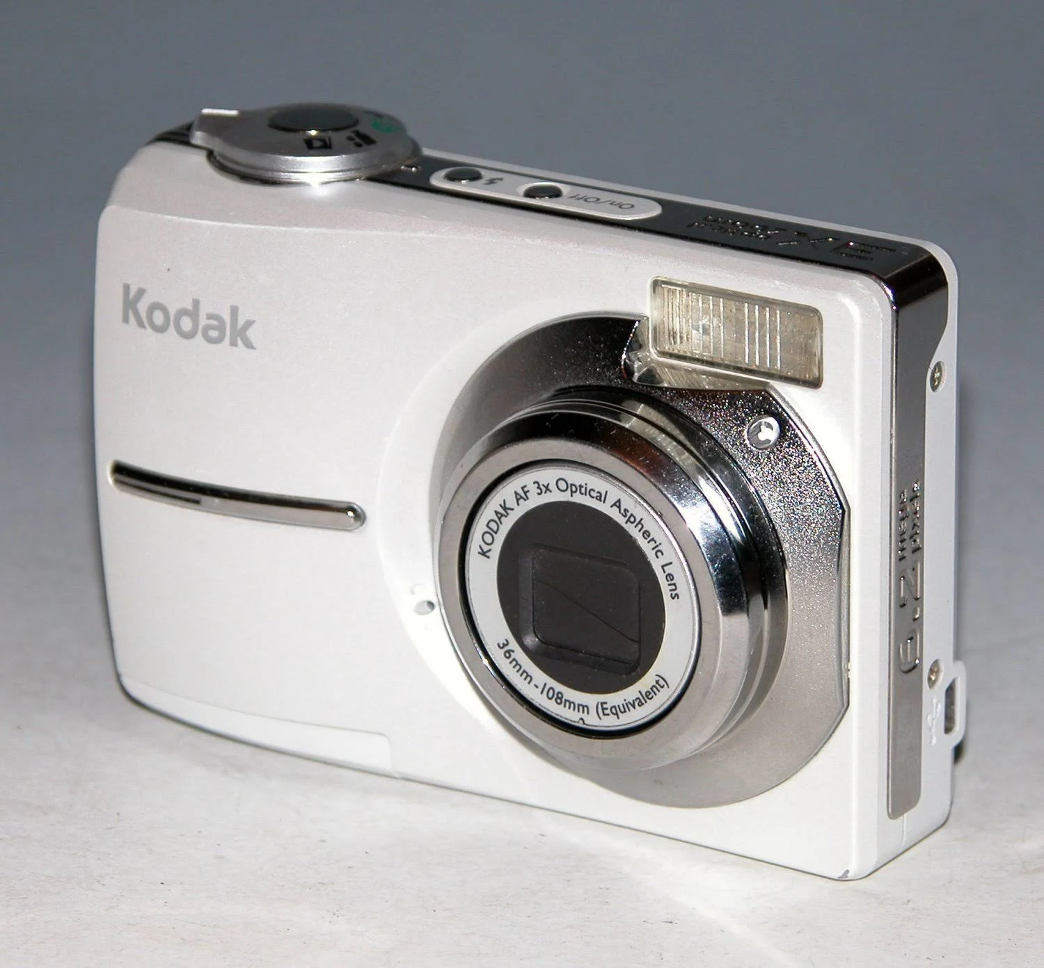 Kodak EasyShare C913 9.2 MP Compact Digital Camera