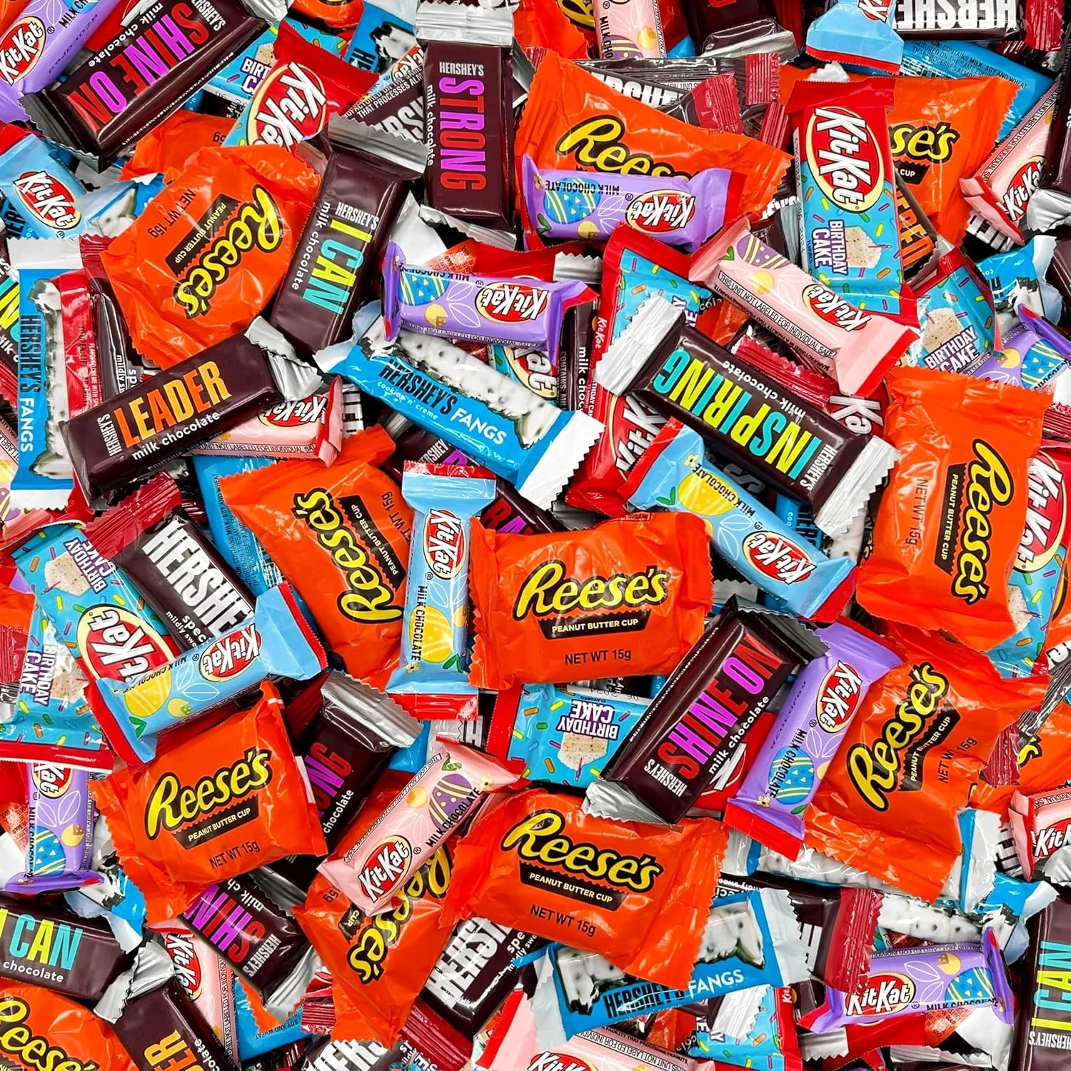 Famous Brands' Chocolate Bars Assortment - HERSHEY’S, KITKAT, REESEScups (3 Pound Bag - Approx. 90 Count)