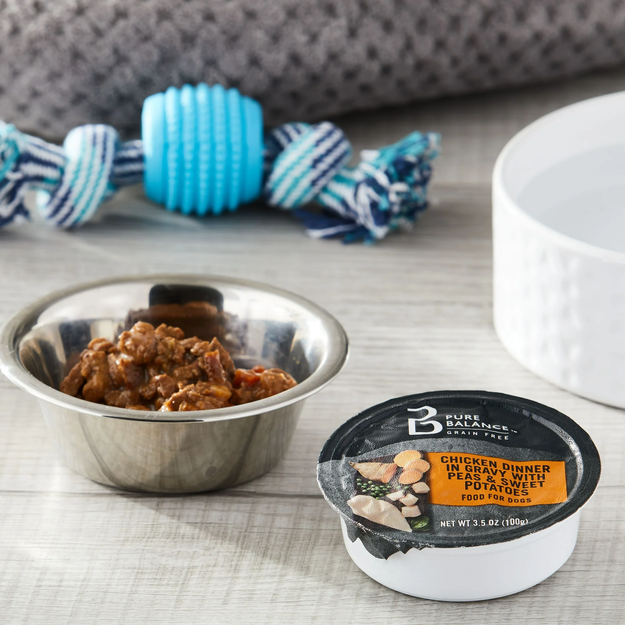 (24 pack) Pure Balance Grain Free Chicken Dinner in Gravy & Beef Dinner in Gravy Wet Dog Food Variety Pack, 3.5 oz, 12 Count