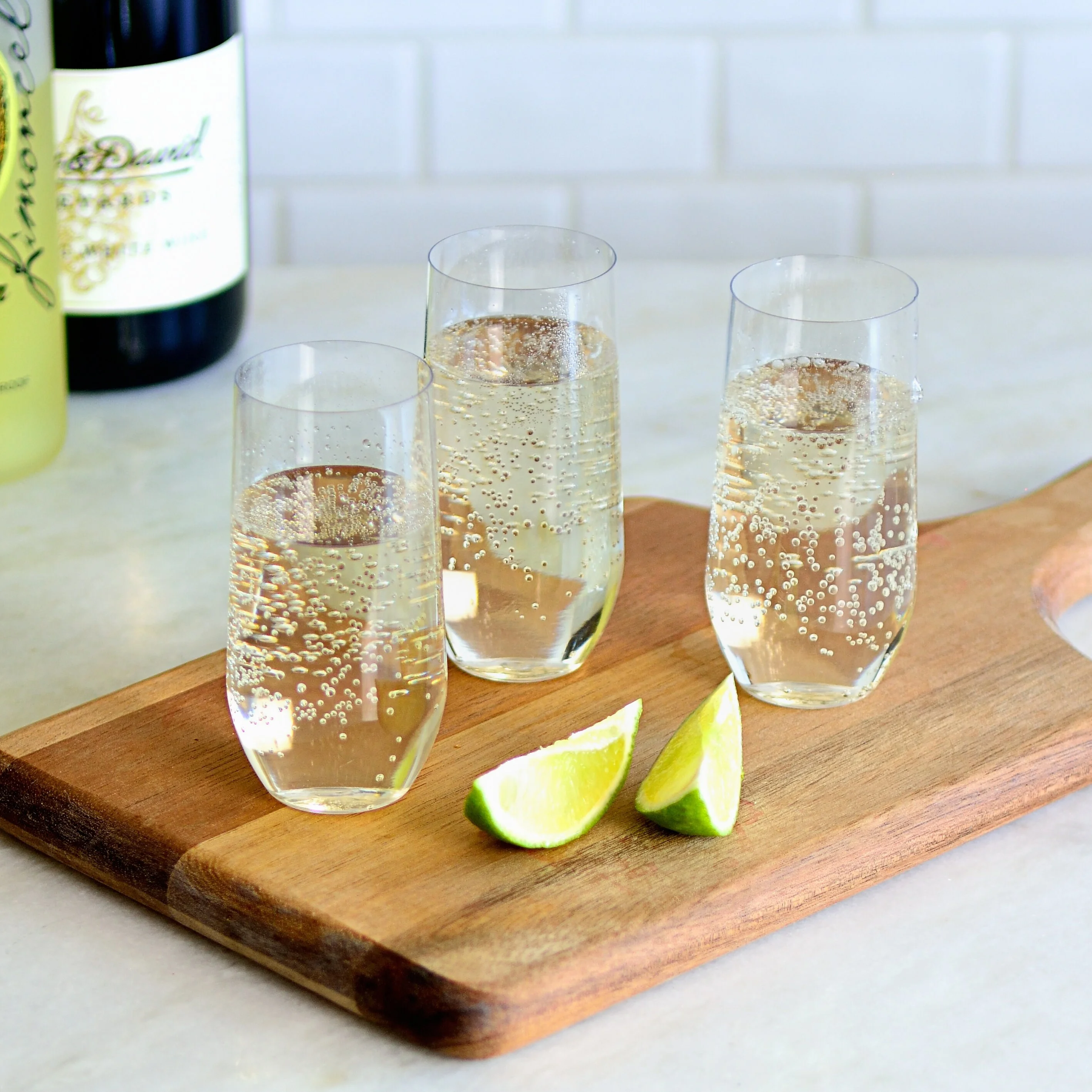 25 Pack Shatterproof Champagne Flute (5 Ounce), Plastic Champagne Flutes, Champagne Glasses, Recyclable Champagne Plastic Cup YE393.785