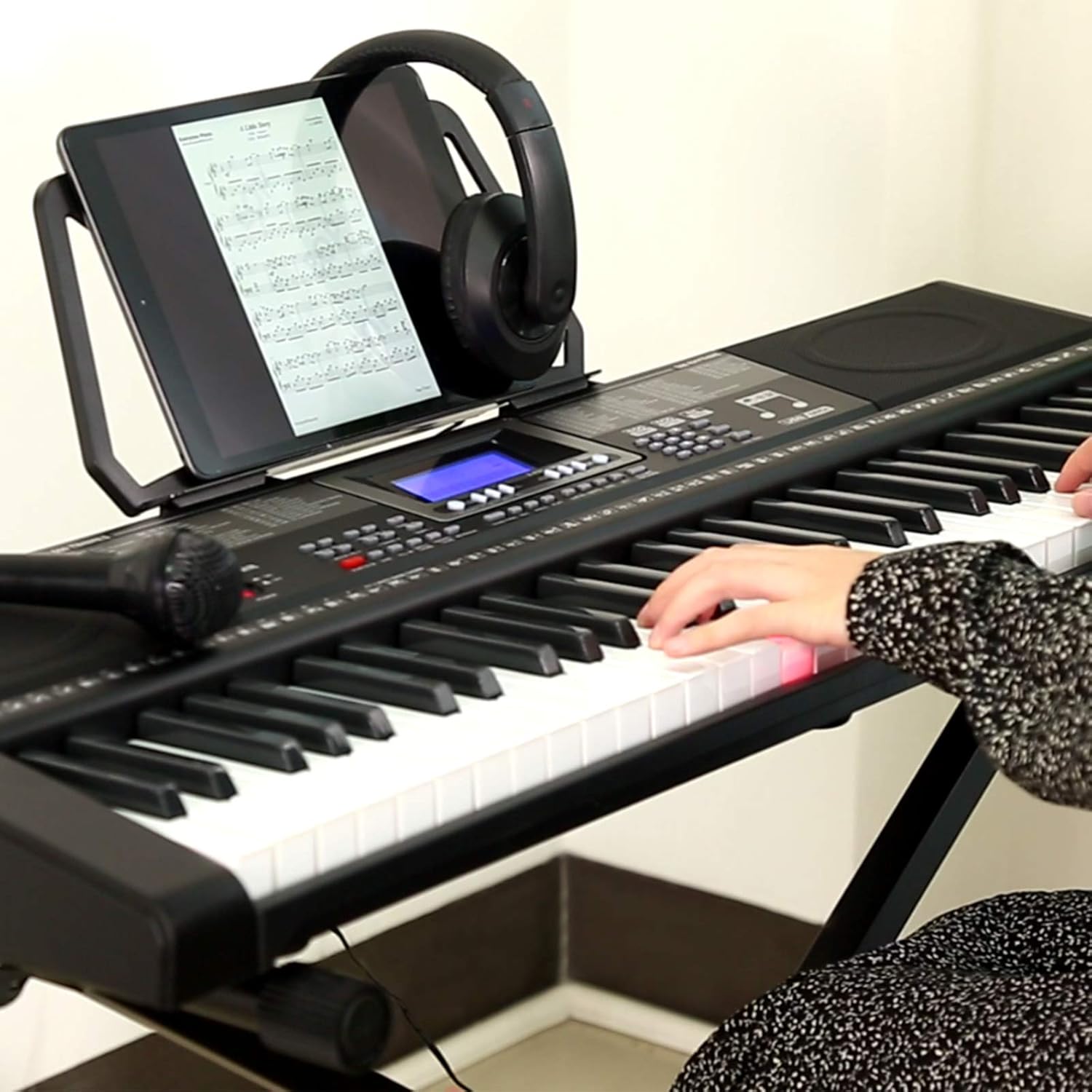 MUSTAR 61 Key Piano Keyboard, Light Up Keyboard Piano for Beginners Portable Electric Piano Learning Piano Keyboard with Stand, Built-in Speakers, Headphones, Microphone